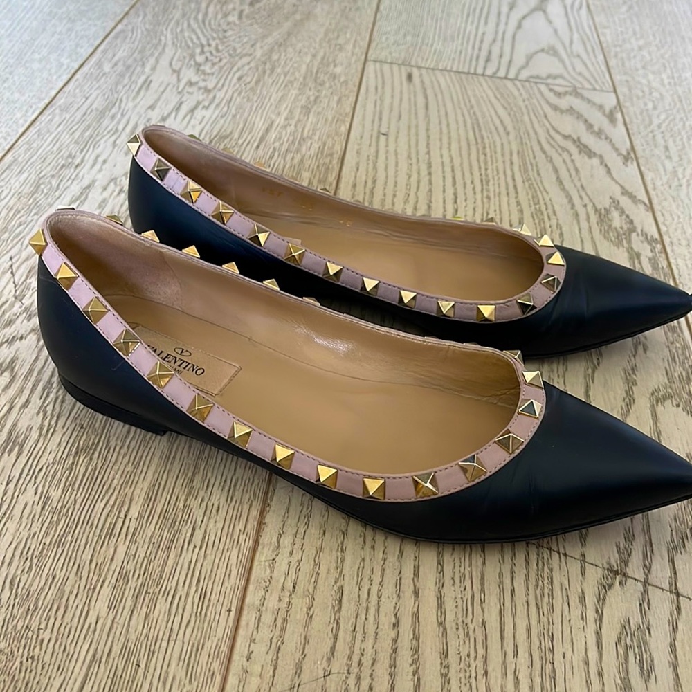 Authentic black Valentino Rockstud flats size 38/8